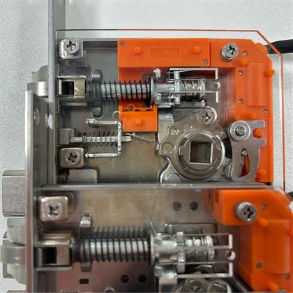 하드웨어 스프링 플레이트